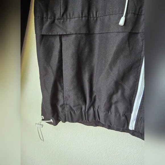 Forever 21 Black Rompe Vientos Jacket With Details of Adjustment to Sides - Picture 7 of 11